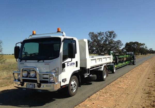 Comb trailer delivery truck